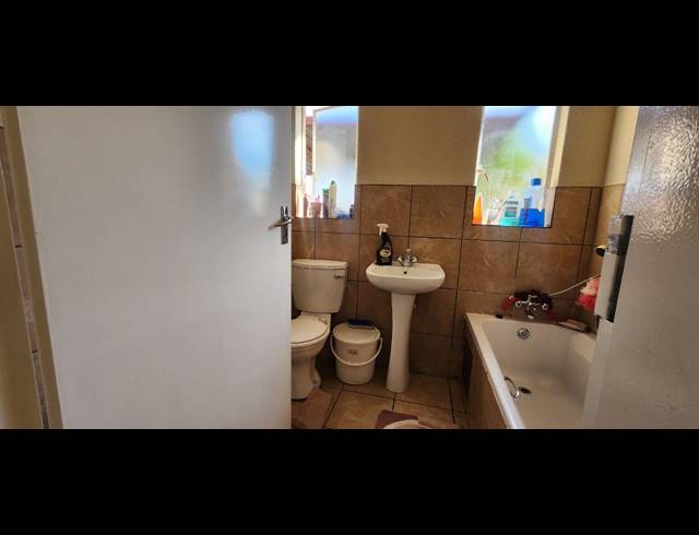3 BEDROOM HOUSE FOR SALE IN WATERKLOOF HILL ESTATE